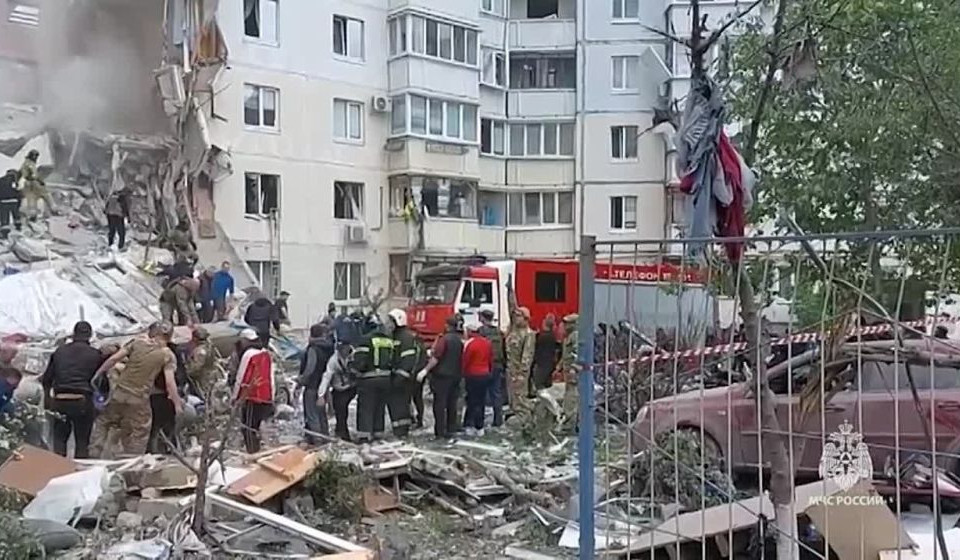 Building collapsed as result of rocket fire in Belgorod: there are victims