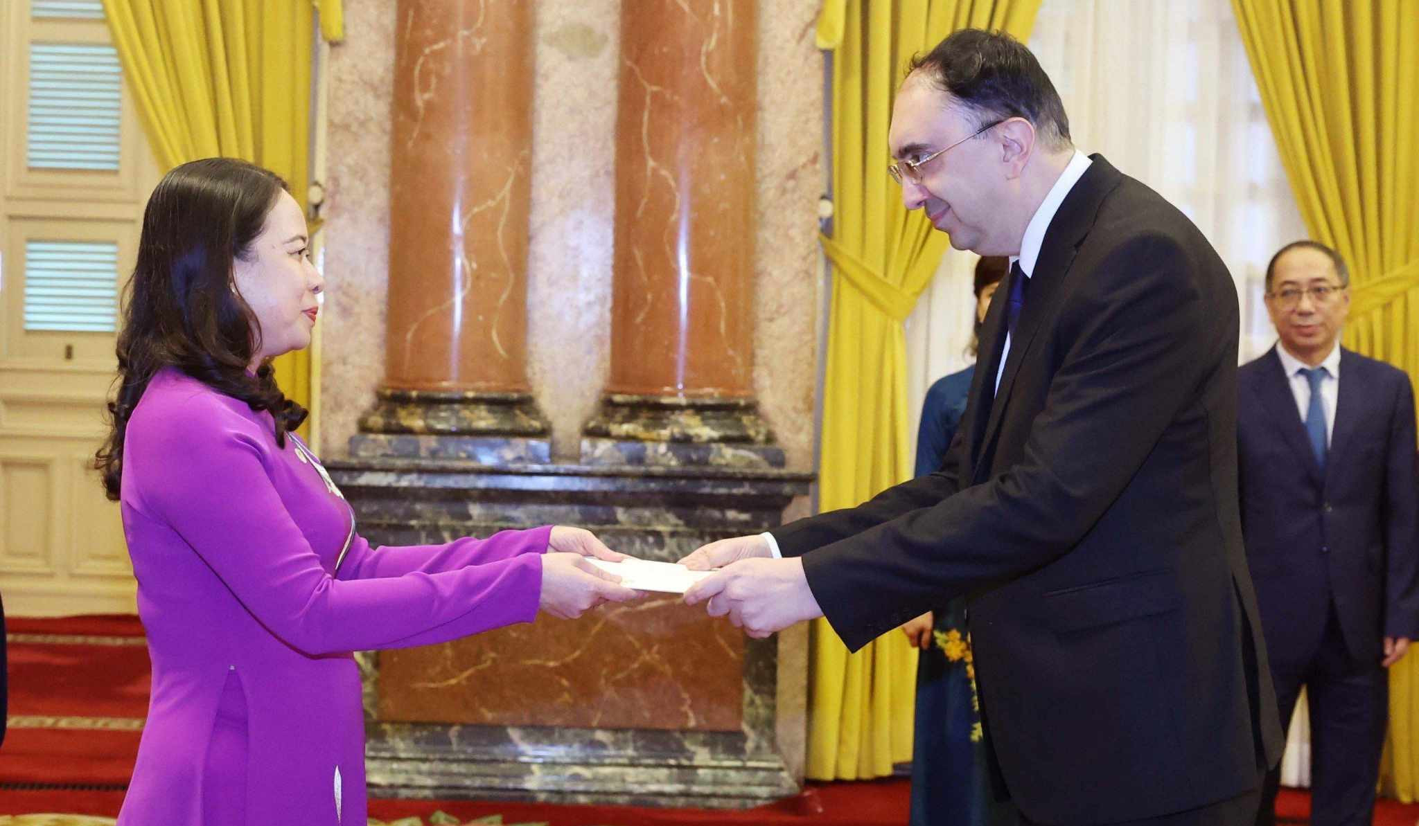 Դեսպան Բաղդասարյանն իր հավատարմագրերն է հանձնել Վիետնամի նախագահի պաշտոնակատարին