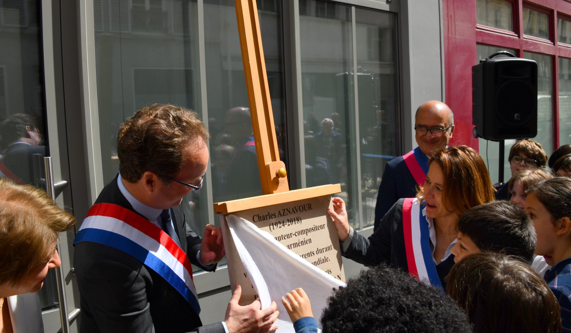 Parisdə Şarl Aznavura həsr olunmuş lövhənin açılışı olub