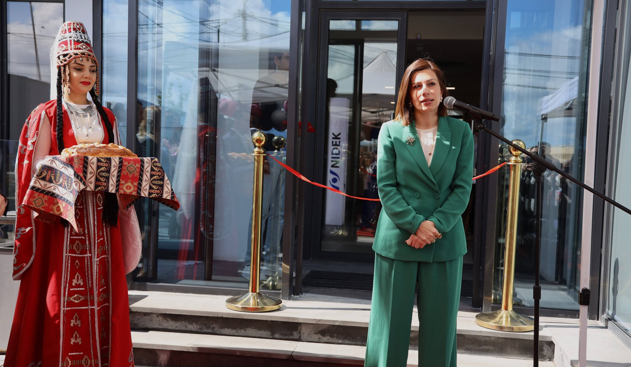 ՀՀ-ում նոր չափանիշներին համապատասխանող ակնաբուժական ծառայություններ կմատուցվեն. Ավանեսյանը մասնակցել է կլինիկայի բացմանը