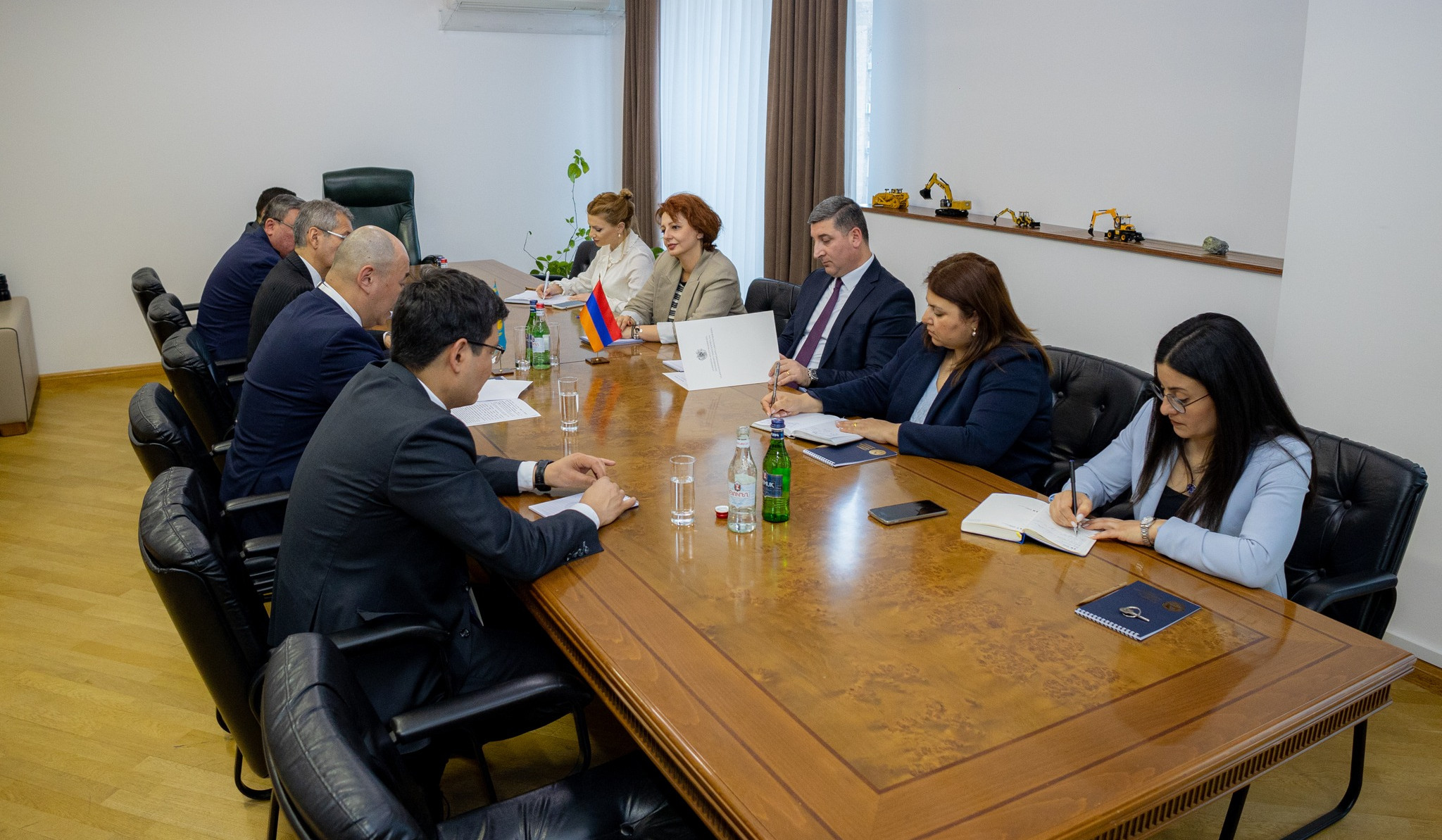 ՏԿԵՆ-ում քննարկվել է ՀՀ-ում ենթակառուցվածքների շինարարության ոլոտում ղազախական ընկերությունների հնարավոր մասնակցության հարցը