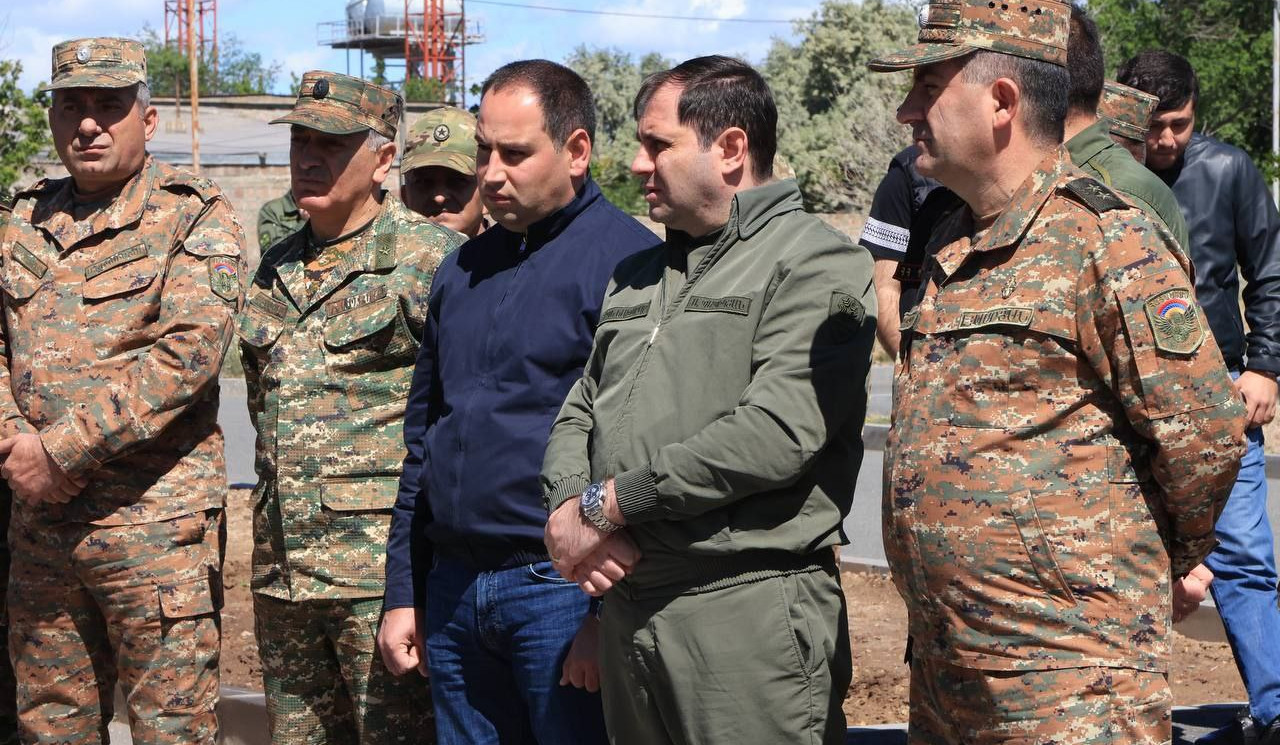 Սուրեն Պապիկյանը ԶՈՒ ղեկավար կազմի ուղեկցությամբ այցելել է ՊՆ ուսումնական կենտրոններից մեկը