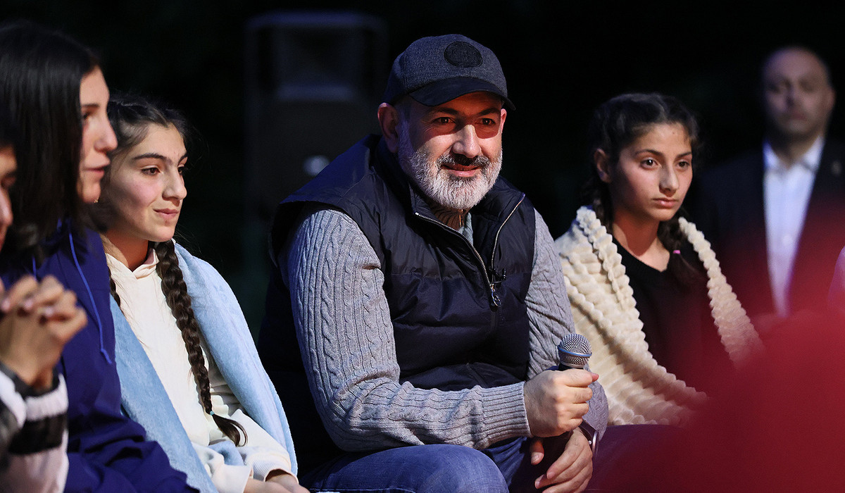 Վարչապետը հանդիպել է դպրոցականների թիմային խճուղավազքի մրցաշարի մասնակիցների հետ