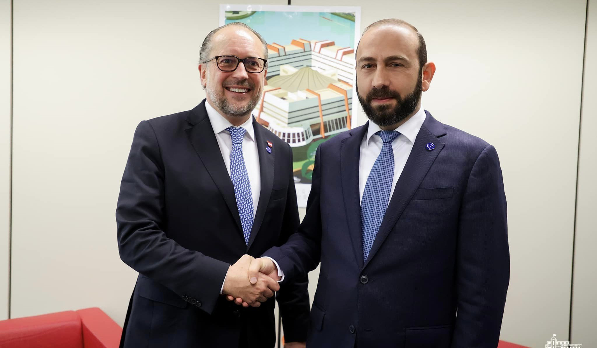 Ararat Mirzoyan avstriyalı həmkarı ilə Azərbaycanla danışıqlar prosesini müzakirə edib