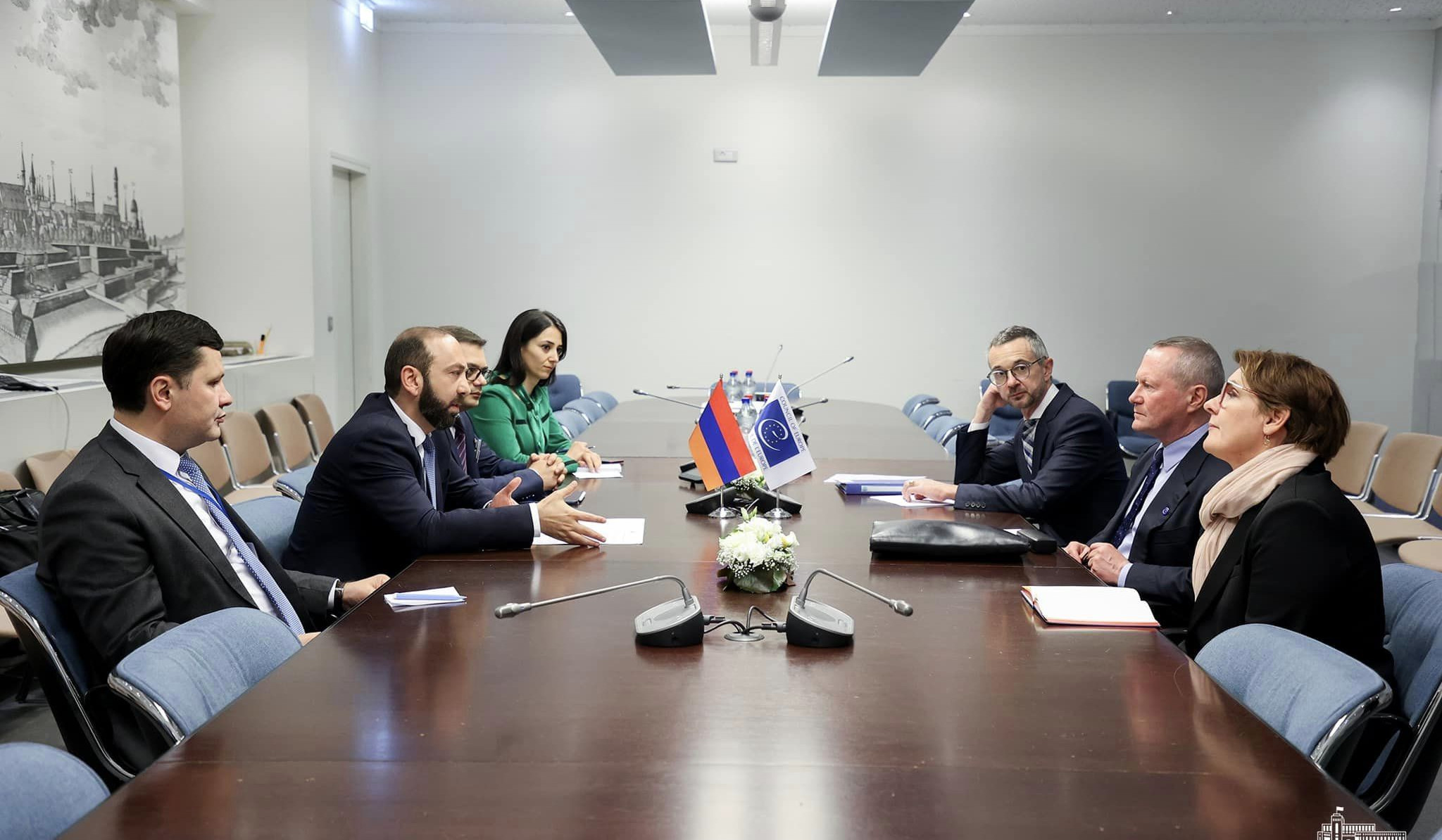 Мирзоян представил комиссару СЕ усилия РА по удовлетворению нужд и прав более 100000 армян, насильственно перемещенных из Нагорного Карабаха