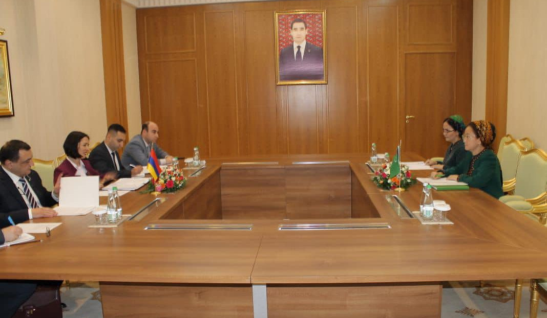 Հետաքրքրված ենք կրթության զարգացման Հայաստանի փորձով. Թուրքմենստանի կրթության նախարարը՝ Ժաննա Անդրեասյանին