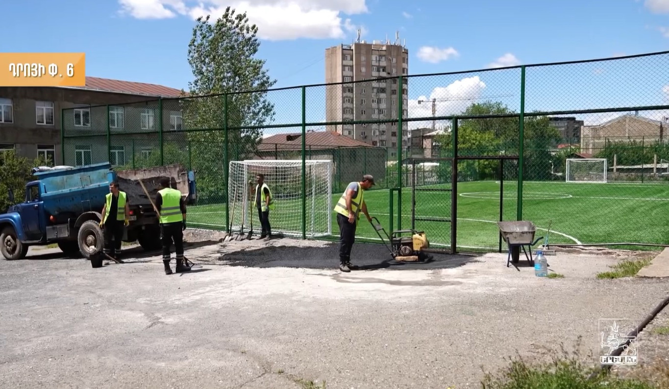 Քանաքեռ-Զեյթուն վարչական շրջանի բակերում նորոգվում և կառուցվում են ֆուտբոլի դաշտեր