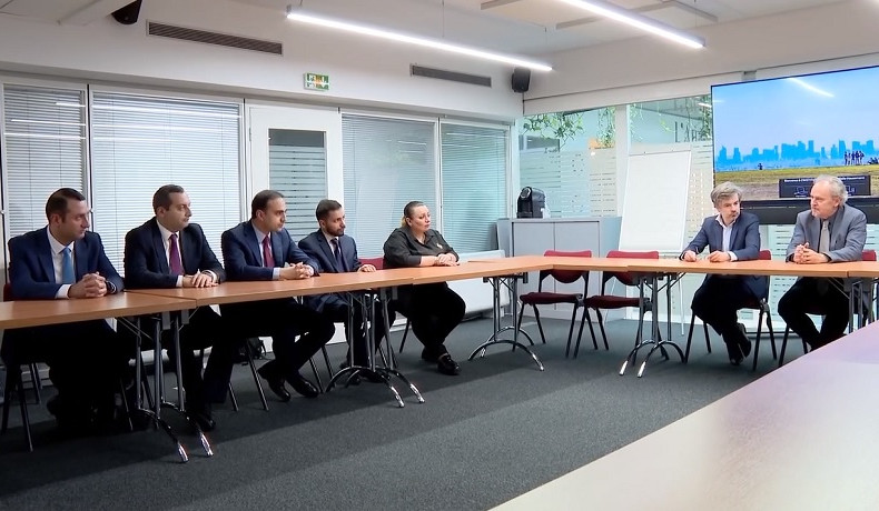 Իլ դը Ֆրանսի մեր գործընկերների հետ քննարկեցինք Երևանի երթուղային և ճանապարհային ցանցի վերաբերյալ ուսումնասիրությունը․ Ավինյան