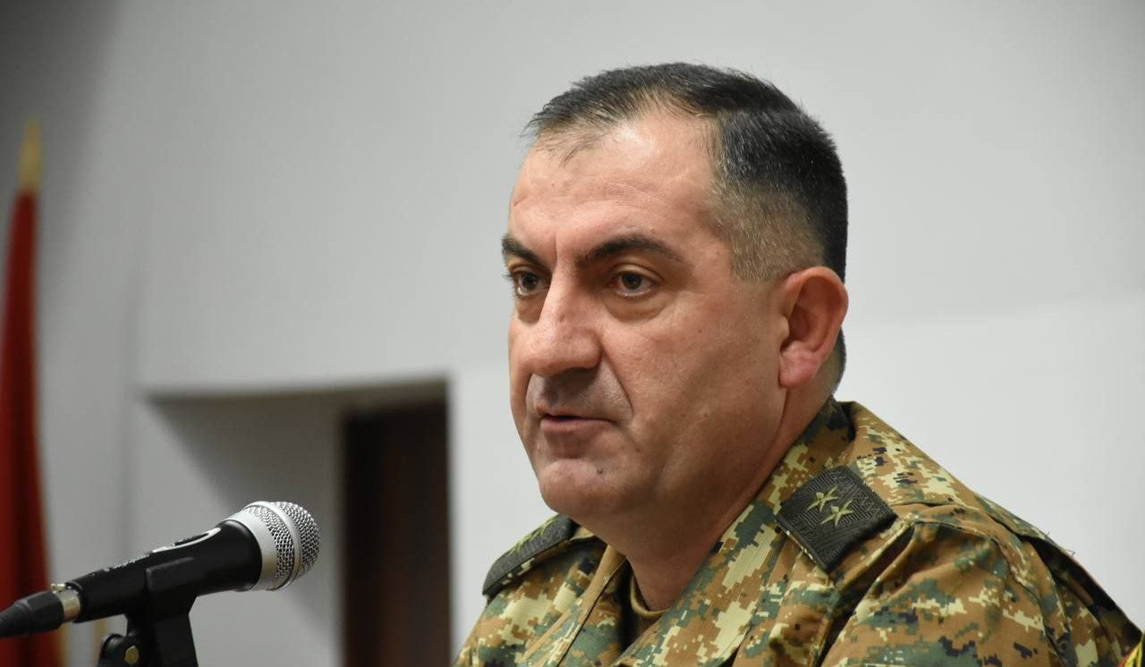 ԶՈՒ ԳՇ պետ Էդվարդ Ասրյանը հանդիպել է հանրապետության տարբեր մարզերից ռազմական ակադեմիայում հյուրընկալված աշակերտների հետ