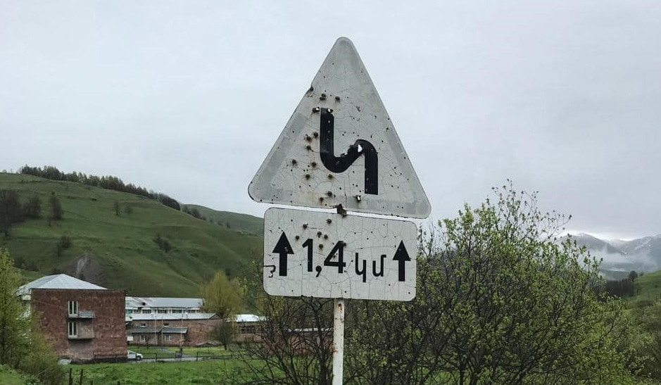 Հանրապետության ավտոճանապարհներին արձանագրվում են ճանապարհային նշանների վնասման և անհետացման դեպքեր