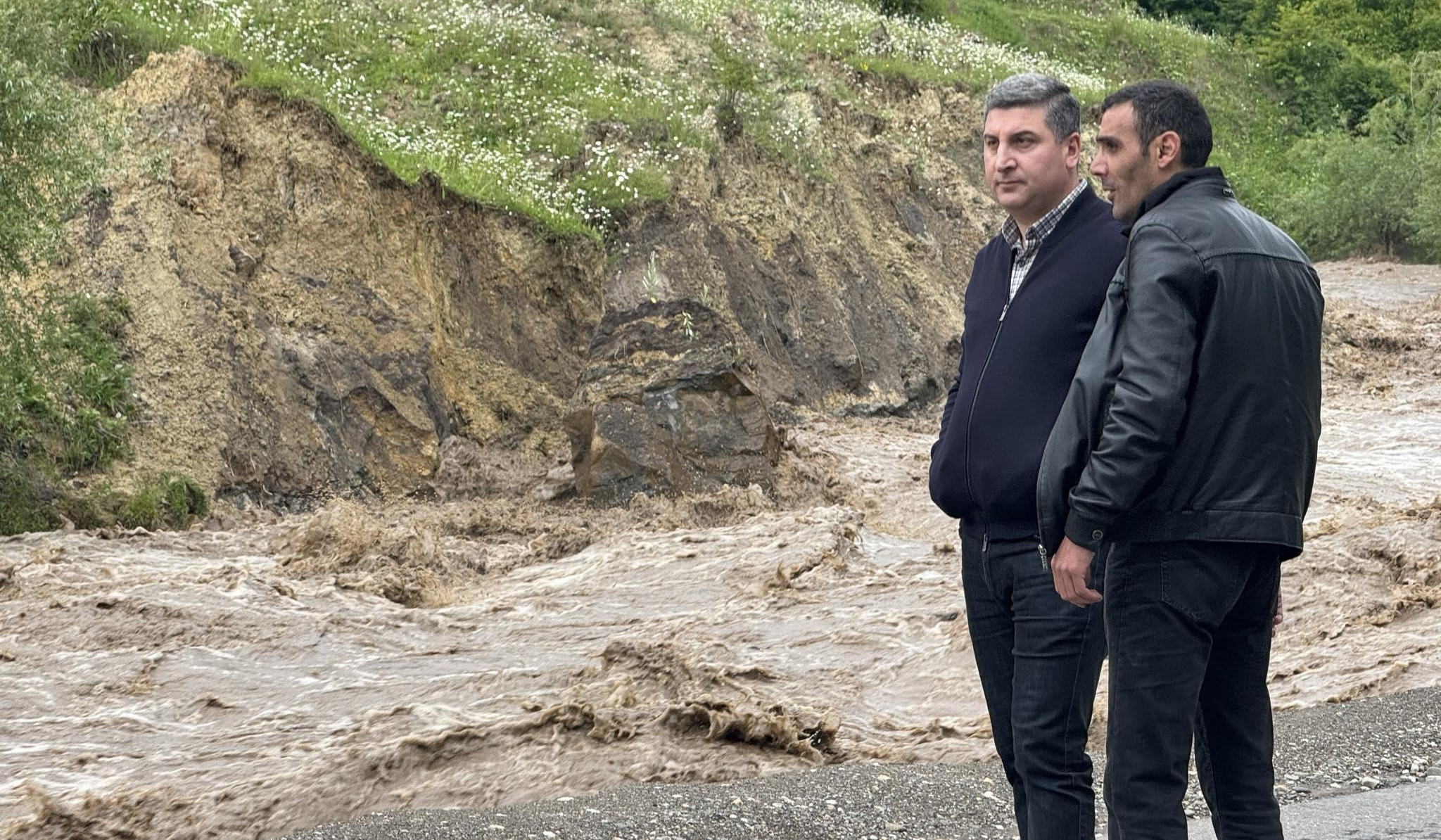 ՏԿԵ նախարարը հեղեղումների վայրում է.  իրականացվում են ճանապարհների մաքրման աշխատանքներ