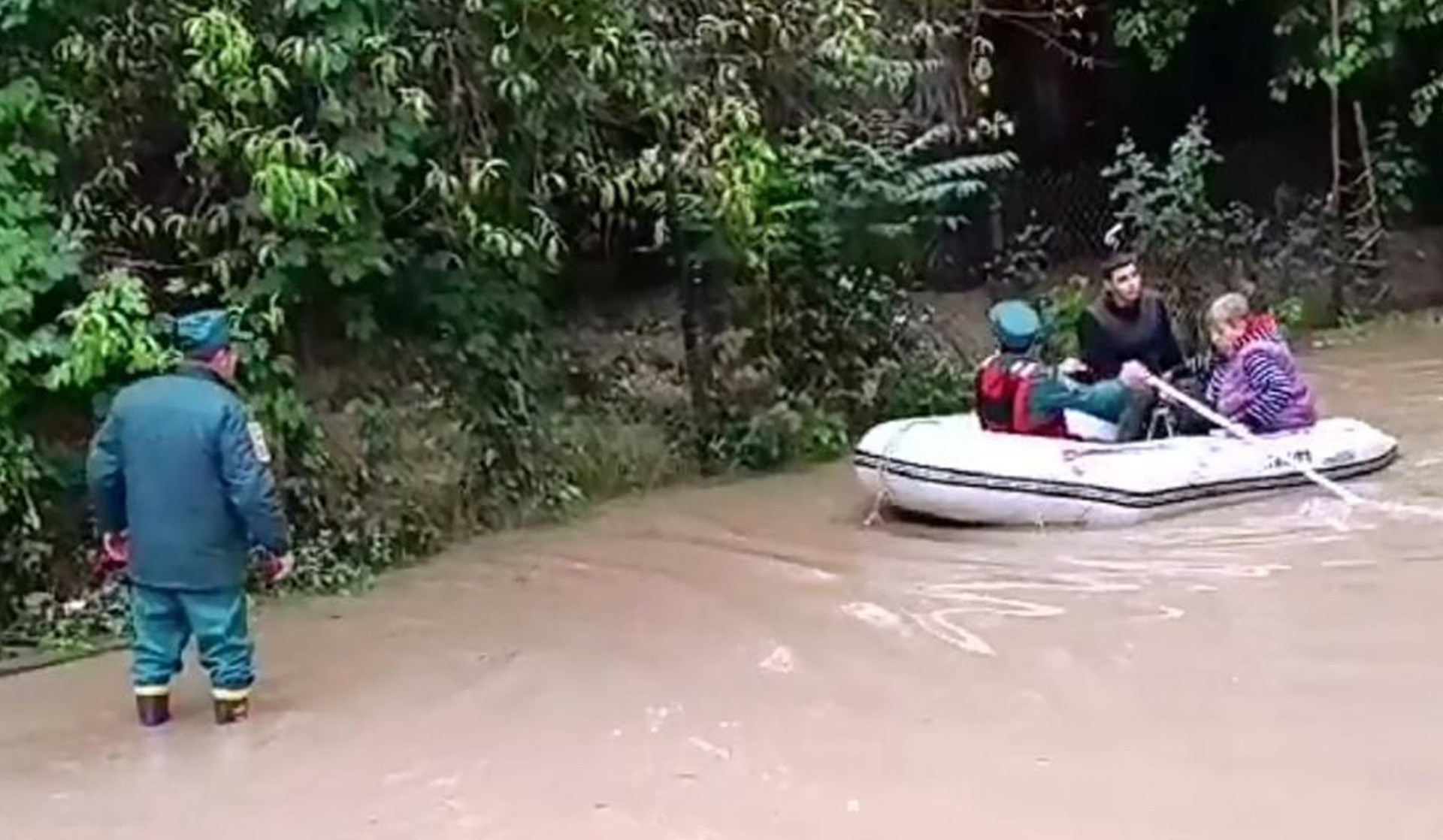 Աղետից փրկվածների թիվը 20 է, Սանահինի կամրջի մոտակայքից դուրս է բերվել 1 դի. ՆԳՆ