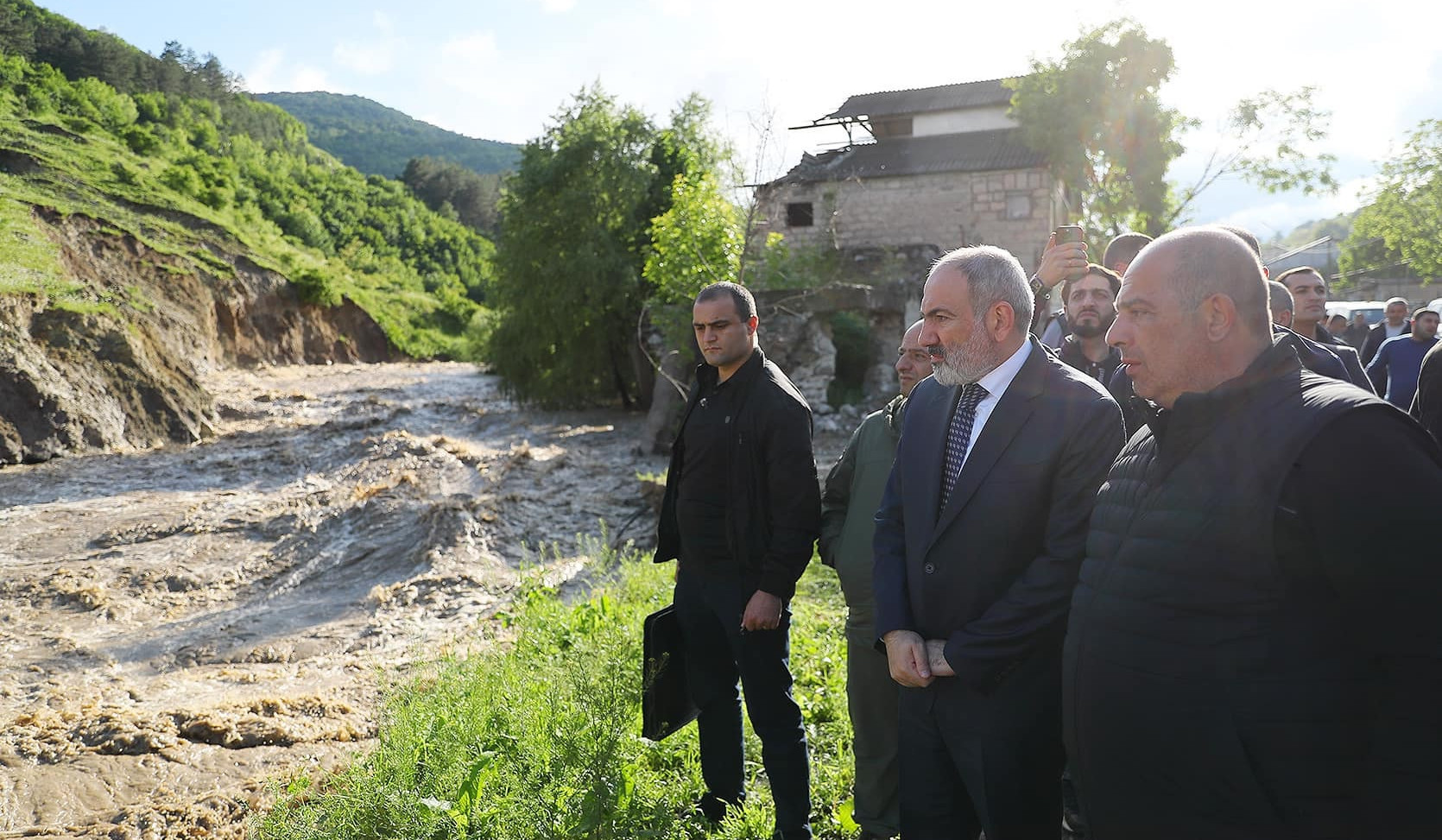 Նիկոլ Փաշինյանը Տավուշում հետևել է փլուզումների հետևանքների վերացման աշխատանքներին