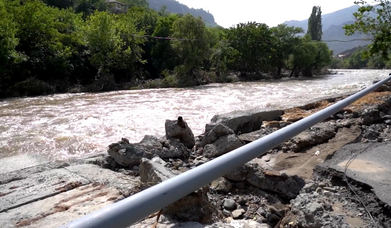 Աղետի գոտում ակտիվորեն ընթանում են գազատար խողովակների նորոգման և էլեկտրալարերի անցկացման աշխատանքներ