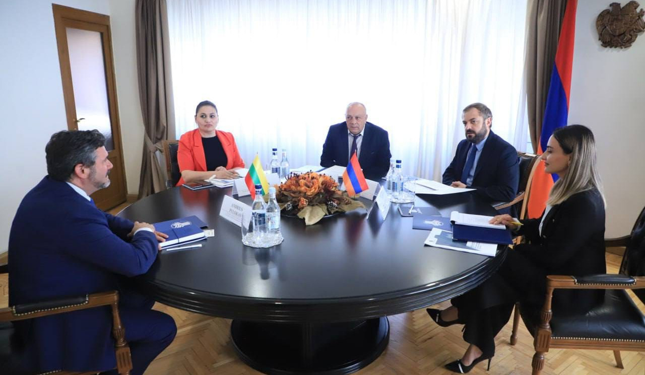 Էկոնոմիկայի նախարարն ու Լիտվայի դեսպանը քննարկել են մի շարք բնագավառներում փոխգործակցության հնարավորությունները