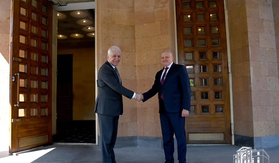 Նախագահ Խաչատուրյանը շնորհավորել է դեսպան Կոպիրկինին Ռուսաստանի օրվա կապակցությամբ