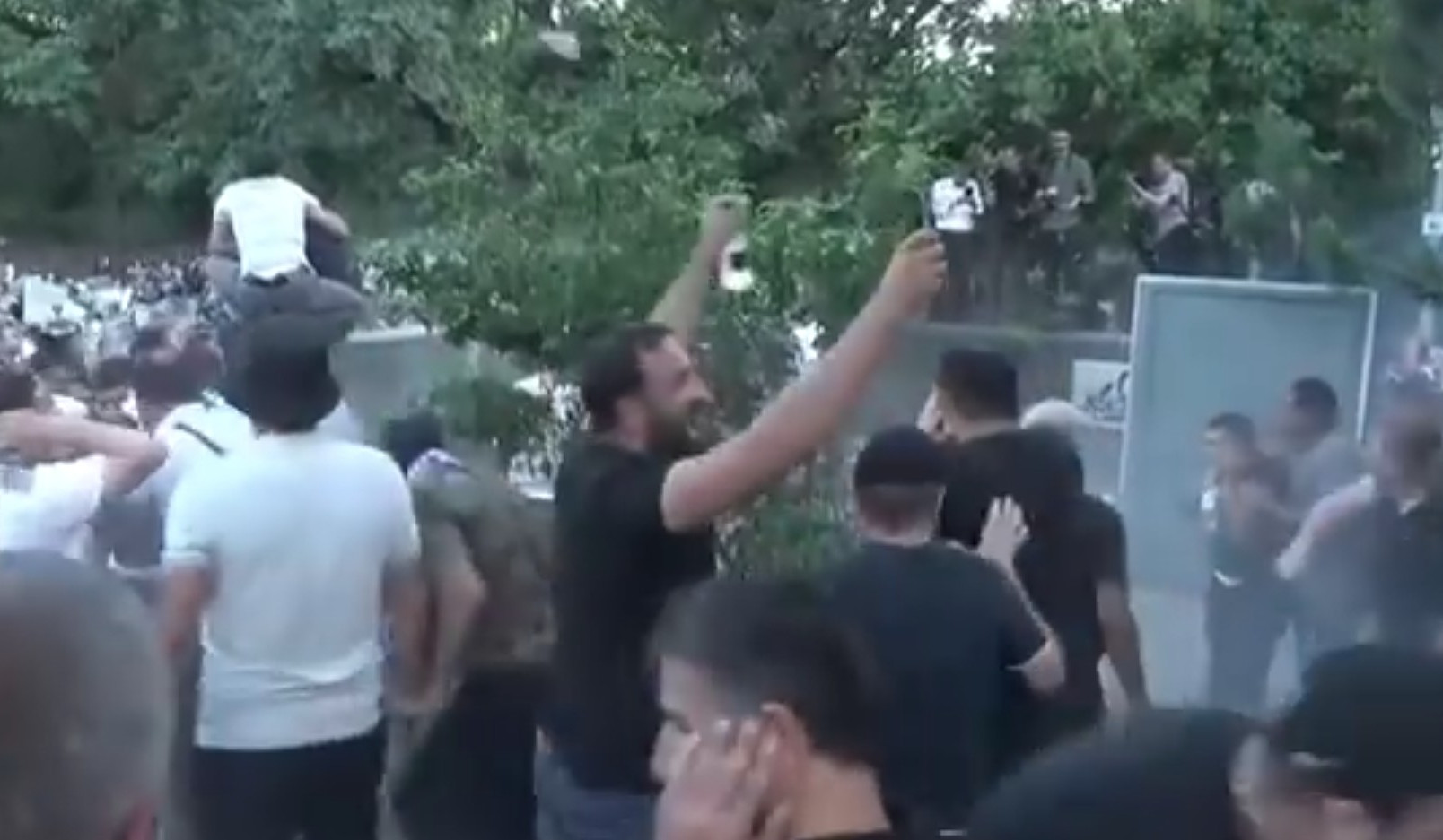 Բաղրամյան և Դեմիրճյան փողոցների խաչմերուկում զանգվածային անկարգություններ կազմակերպելու և իրականացնելու դեպքի առթիվ քրեական վարույթ է նախաձեռնվել