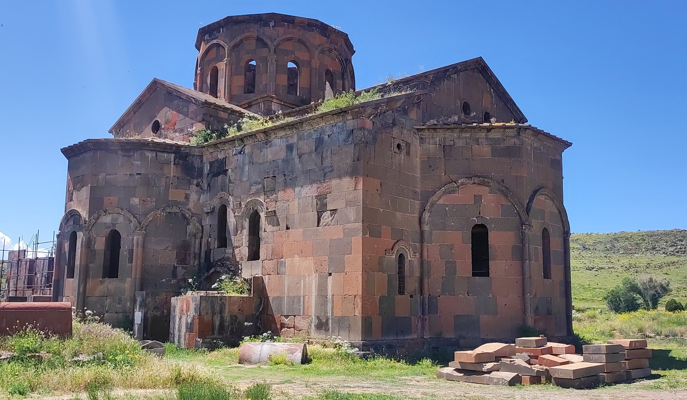 Բարերարների աջակցությամբ կիրականացվեն Թալինի Կաթողիկե եկեղեցու և որմնանկարի վերականգնման աշխատանքներ