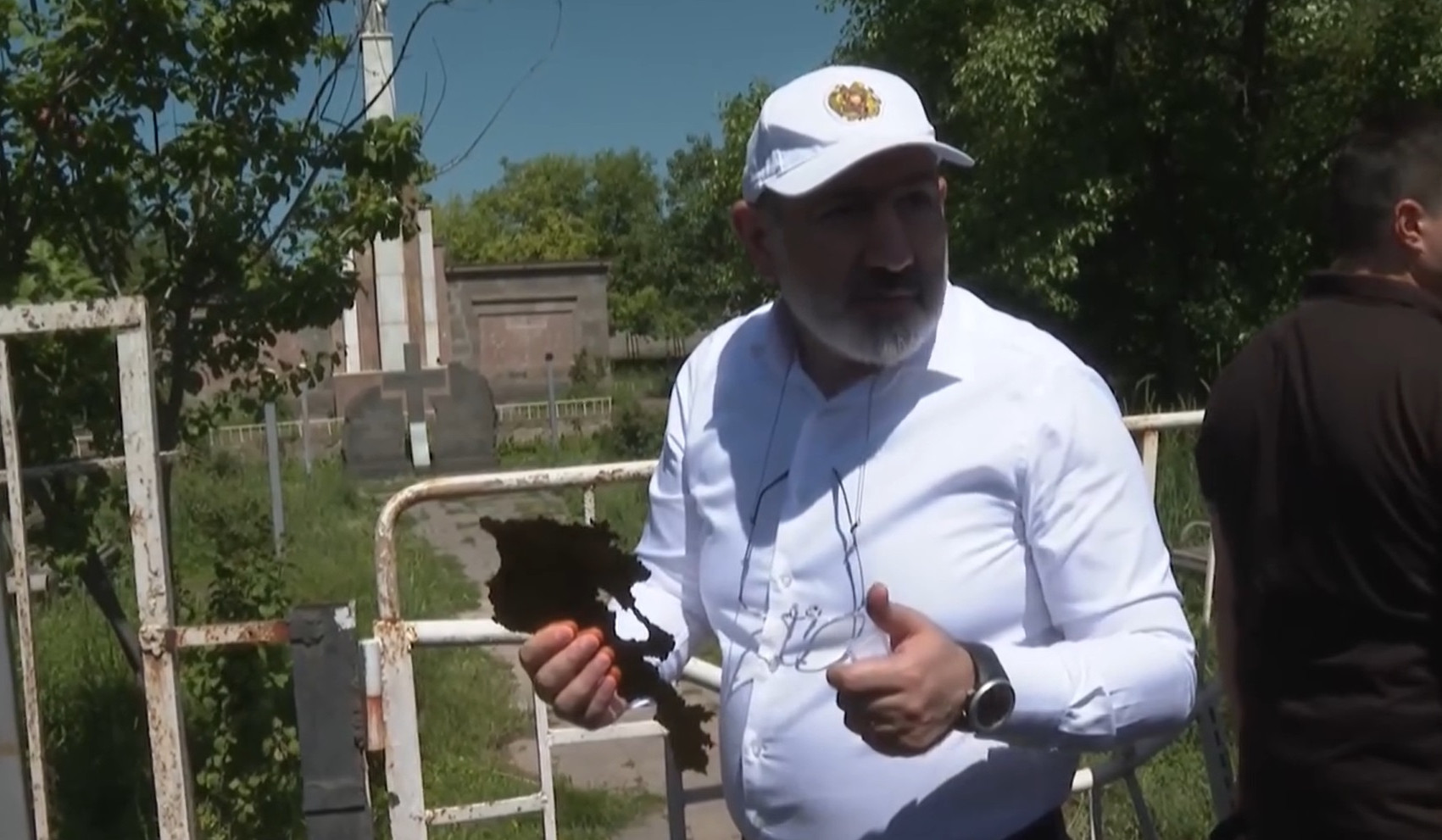 Nikol Paşinyan Şinuhayrda olub