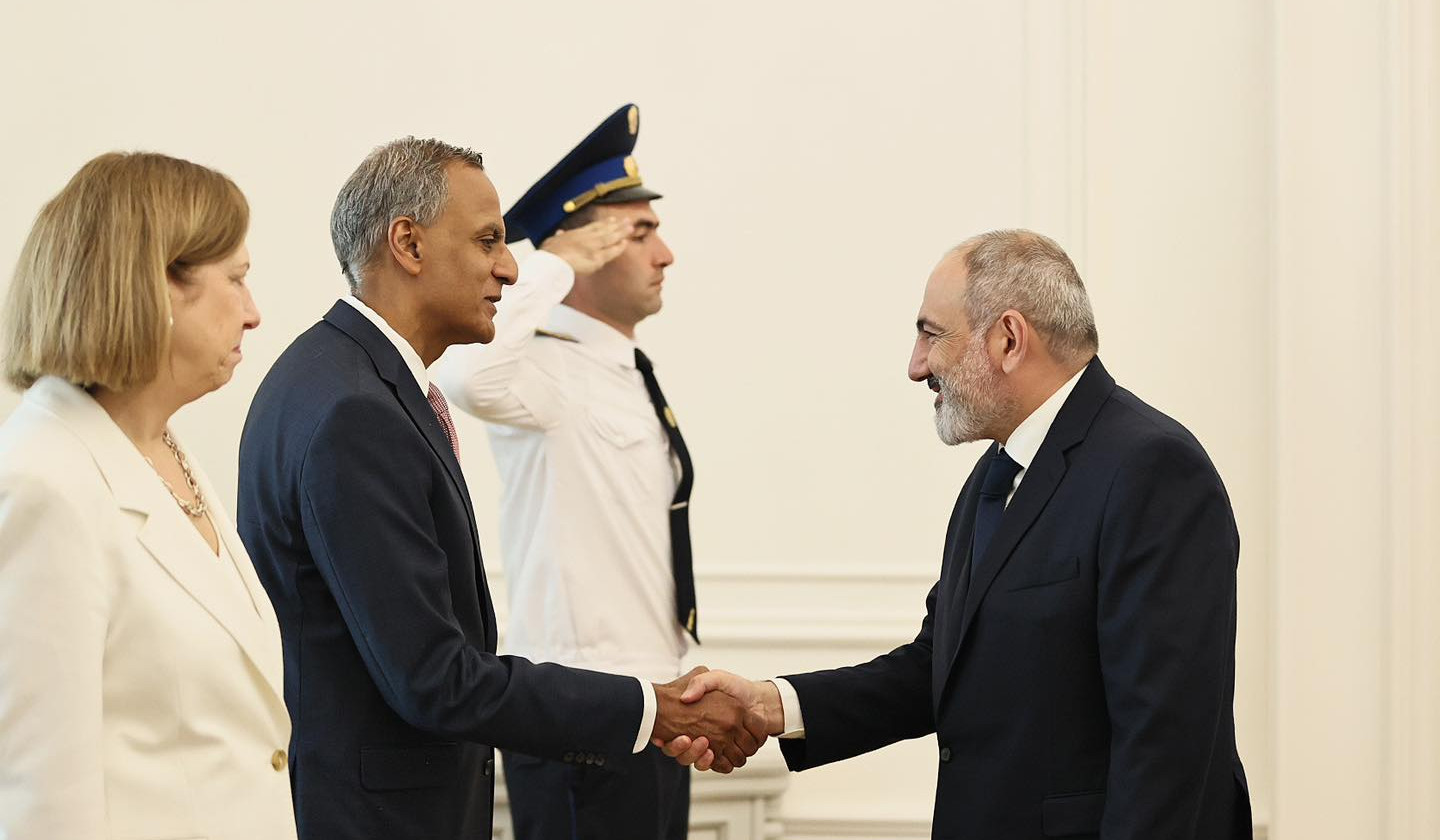 Пашинян и заместитель госсекретаря США обсудили вопросы реализации договоренностей, достигнутых в Брюсселе