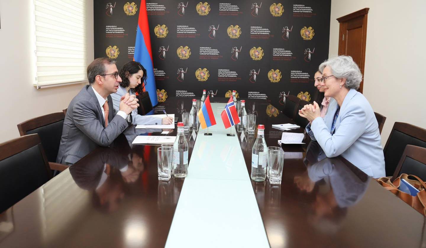 Norveç səfiri ER hökumətinin Dağlıq Qarabağdan məcburi köçkünlərin hüquqlarının təmin edilməsi sahəsində gördüyü işləri yüksək qiymətləndirib