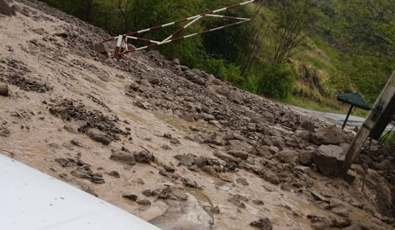 Հորդառատ անձրևների հետևանքով փլուզվել է Խոտ - Որոտան այլընտրանքային ճանապարհի մի հատվածը