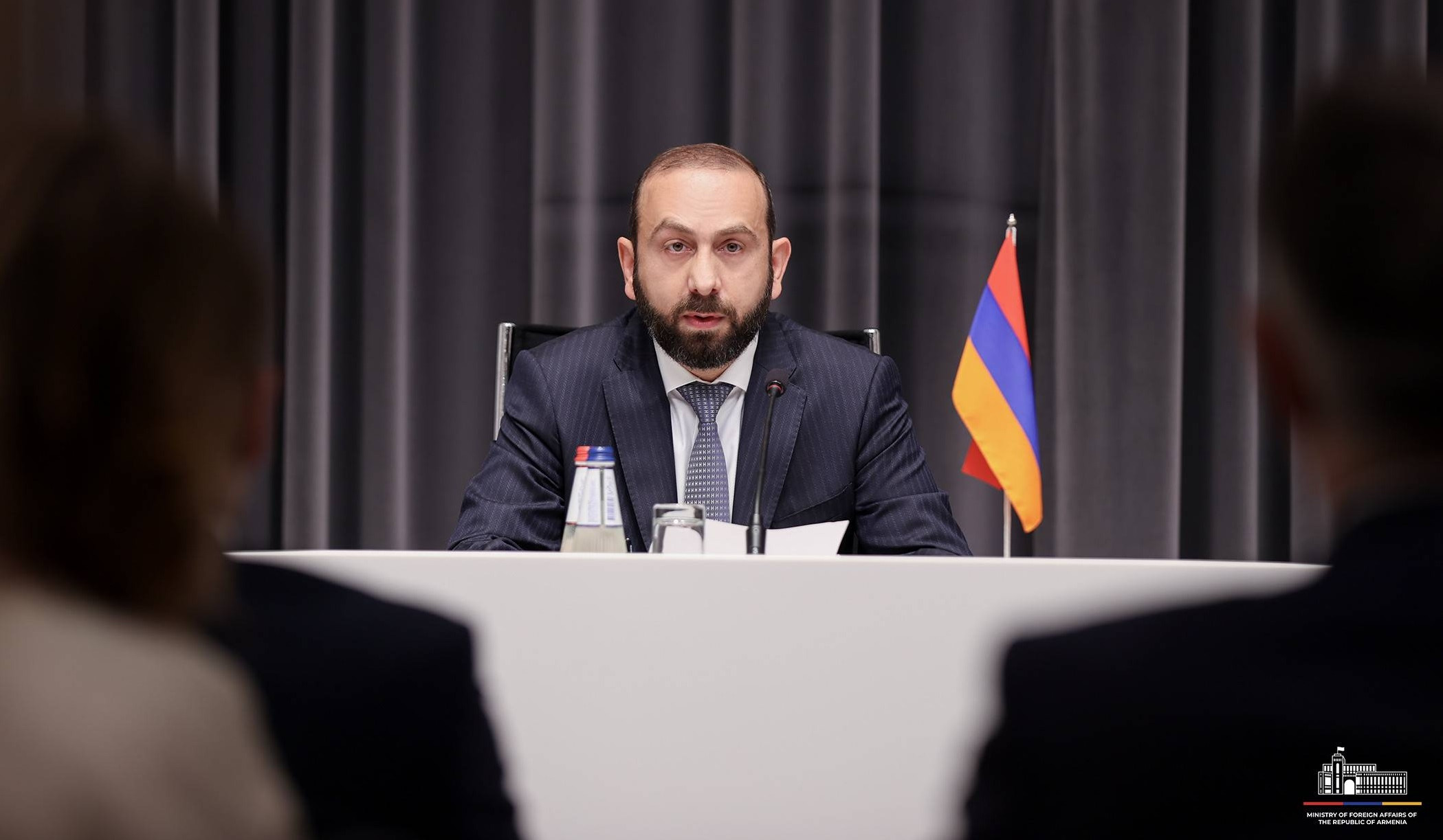 Мы готовы в течение месяца подписать мирный договор, но не видим аналогичной готовности со стороны Баку: Мирзоян