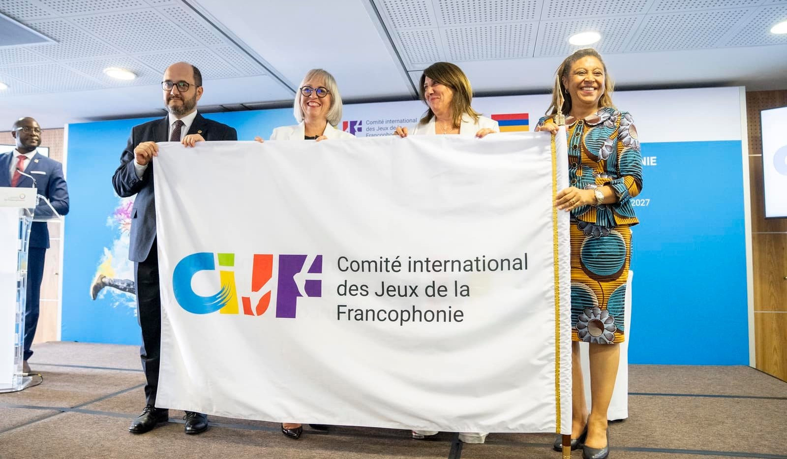 Ֆրանկոֆոնիայի խաղերի դրոշը փոխանցվեց Հայաստանին. Արայիկ Հարությունյան