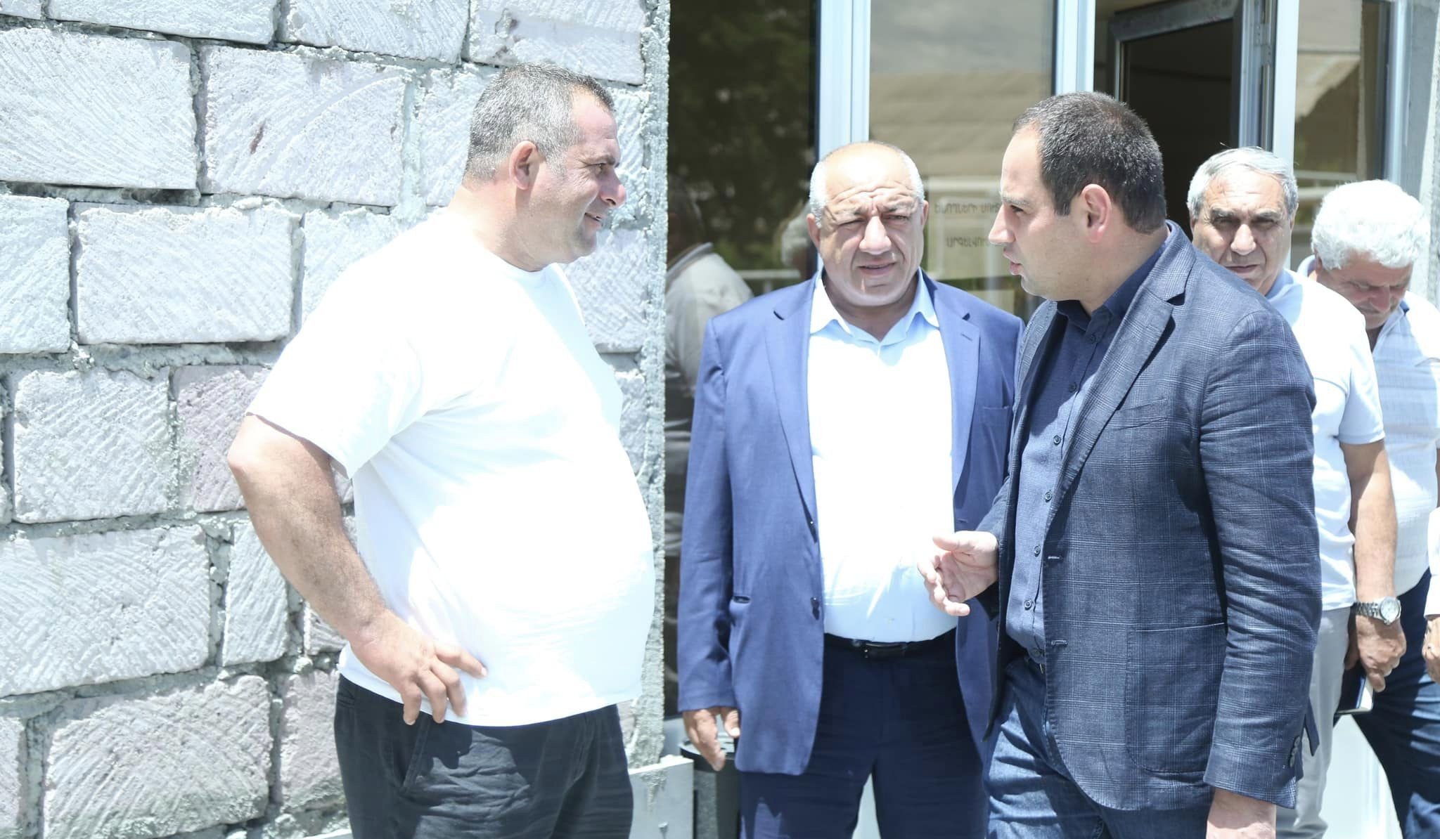 Դավիթ Խուդաթյանն այցելել է Ապագա և Ջրառատ բնակավայրեր՝ ծանոթանալու իրականացված և ընթացիկ շինաշխատանքներին