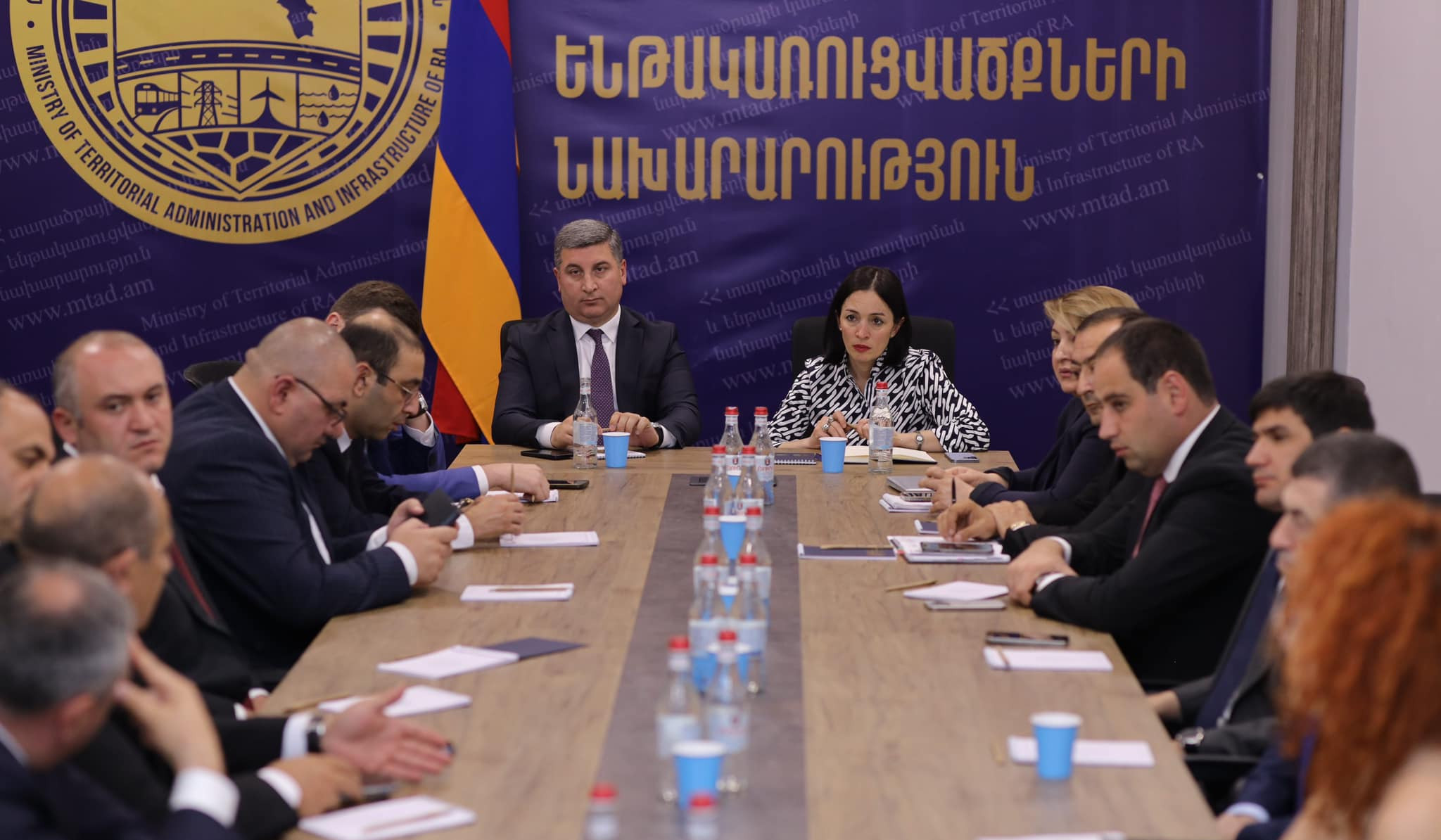 Գնել Սանոսյանի և Ժաննա Անդրեասյանի գլխավորությամբ քննարկվել են դպրոցների կառավարման նոր մոդելին առնչվող հարցեր