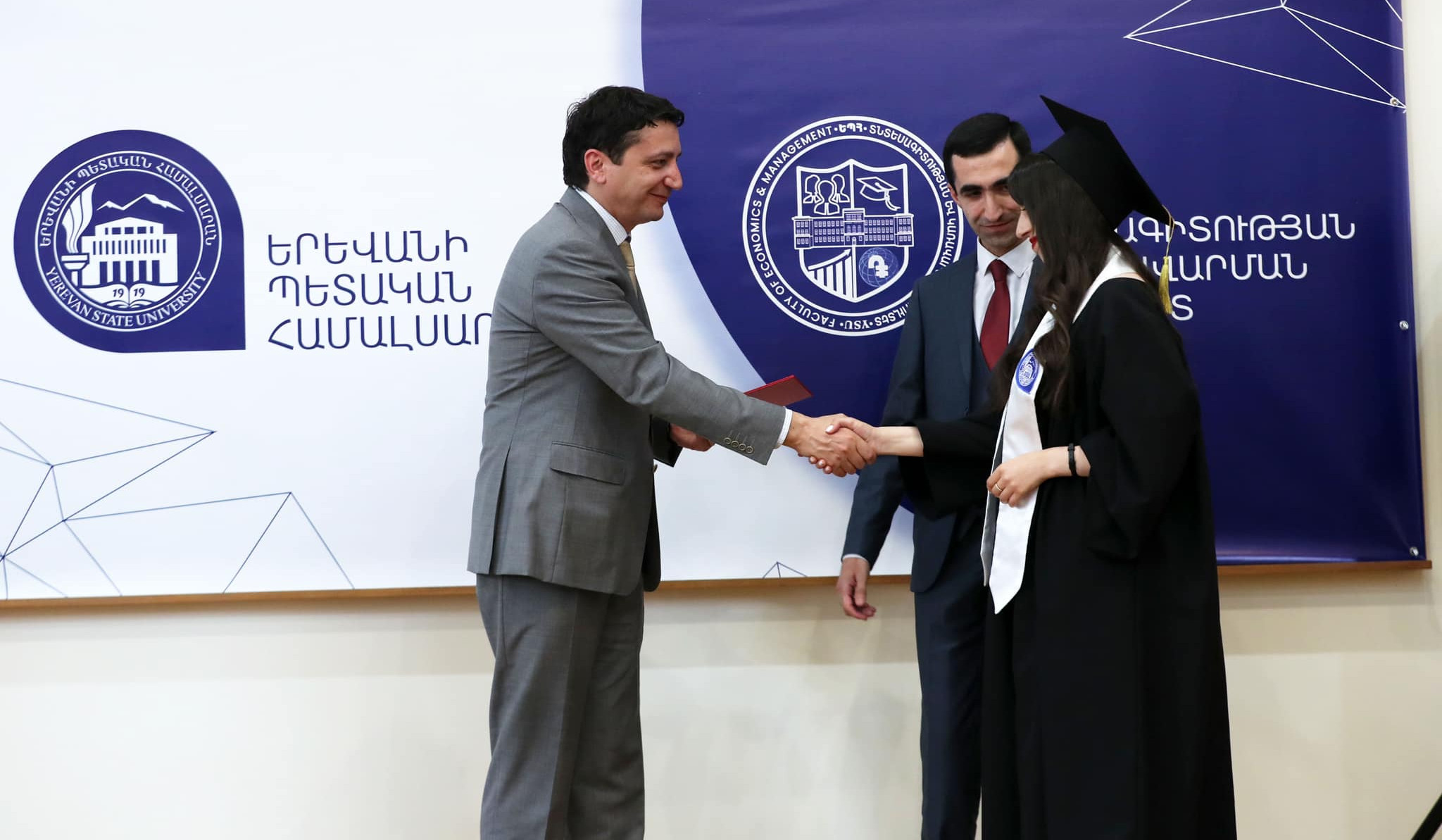 Ֆինանսների նախարարը դիպլոմներ է հանձնել ԵՊՀ տնտեսագիտության և կառավարման ֆակուլտետի շրջանավարտներին