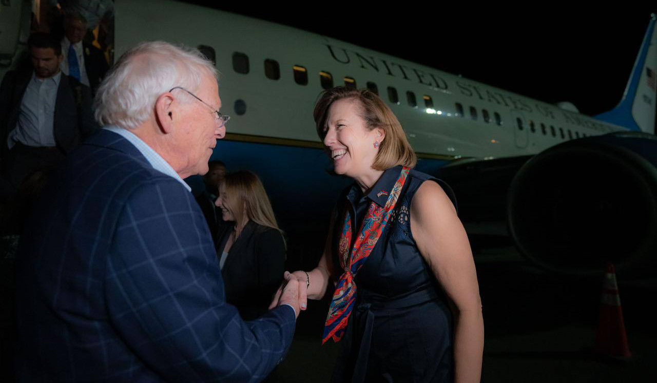 Senator Rocer Viker Ermənistana səfər edib