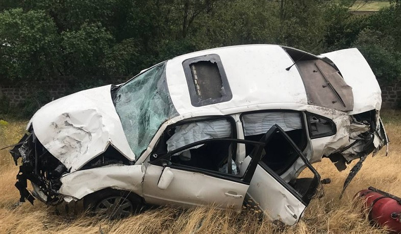 Երևան-Սևան ճանապարհին մեքենան դուրս է եկել երթևեկելի հատվածից, բախվել քարերին, գլորվել ձորը․ կան տուժածներ