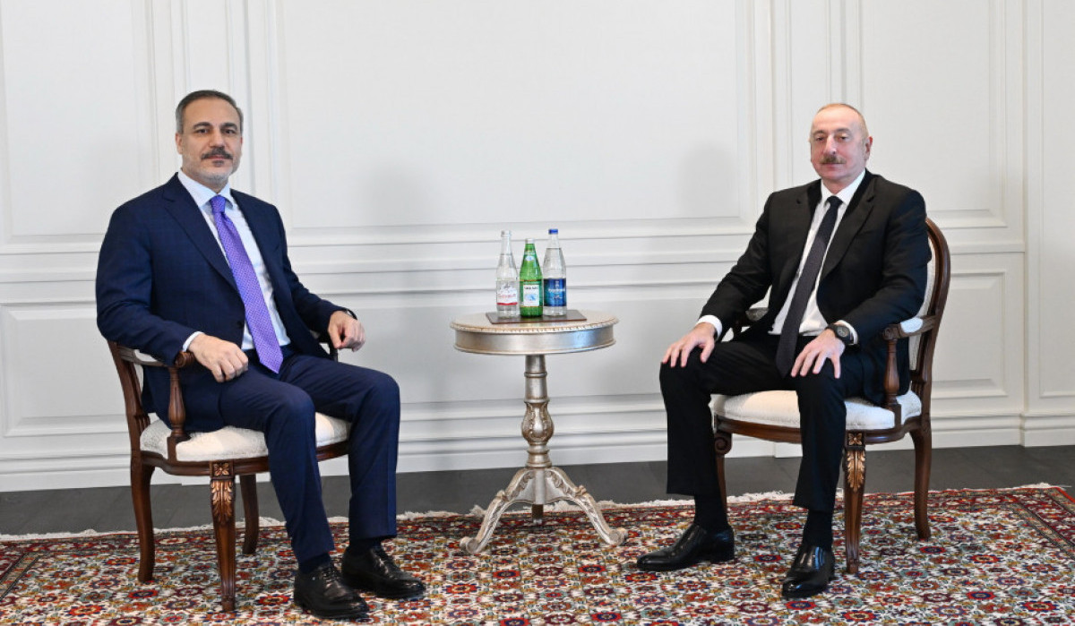 Алиев принял министра иностранных дел Турции