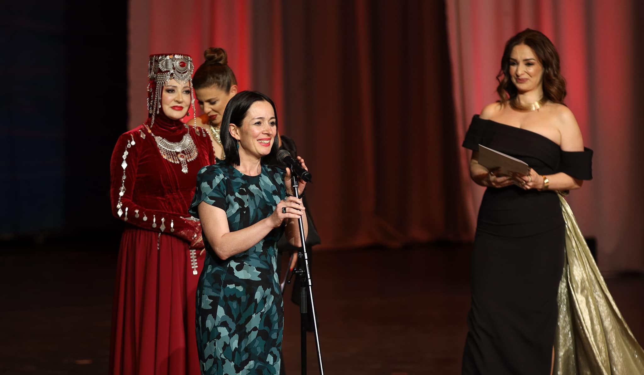 Այն, ինչով Դուք զբաղվում եք, ոչ միայն մշակույթ է, այլև մարմնի կրթություն ու գեղագիտական ճաշակ․ ԿԳՄՍ նախարարը ոսկե մեդալով է պարգևատրել Սոֆի Դևոյանին