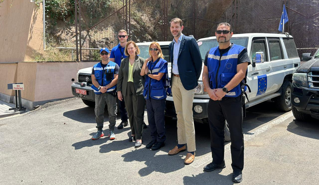 ABŞ səfiri Aİ-nin mülki missiyası ilə sərhəddə vəziyyətlə tanış olub