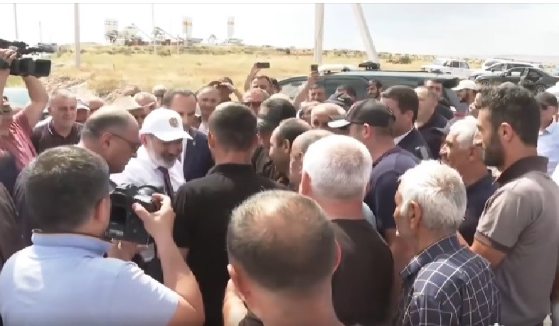 Վարչապետը զրուցել է  Արագածոտնի մարզի Ագարակավան համայնքի բնակիչների հետ