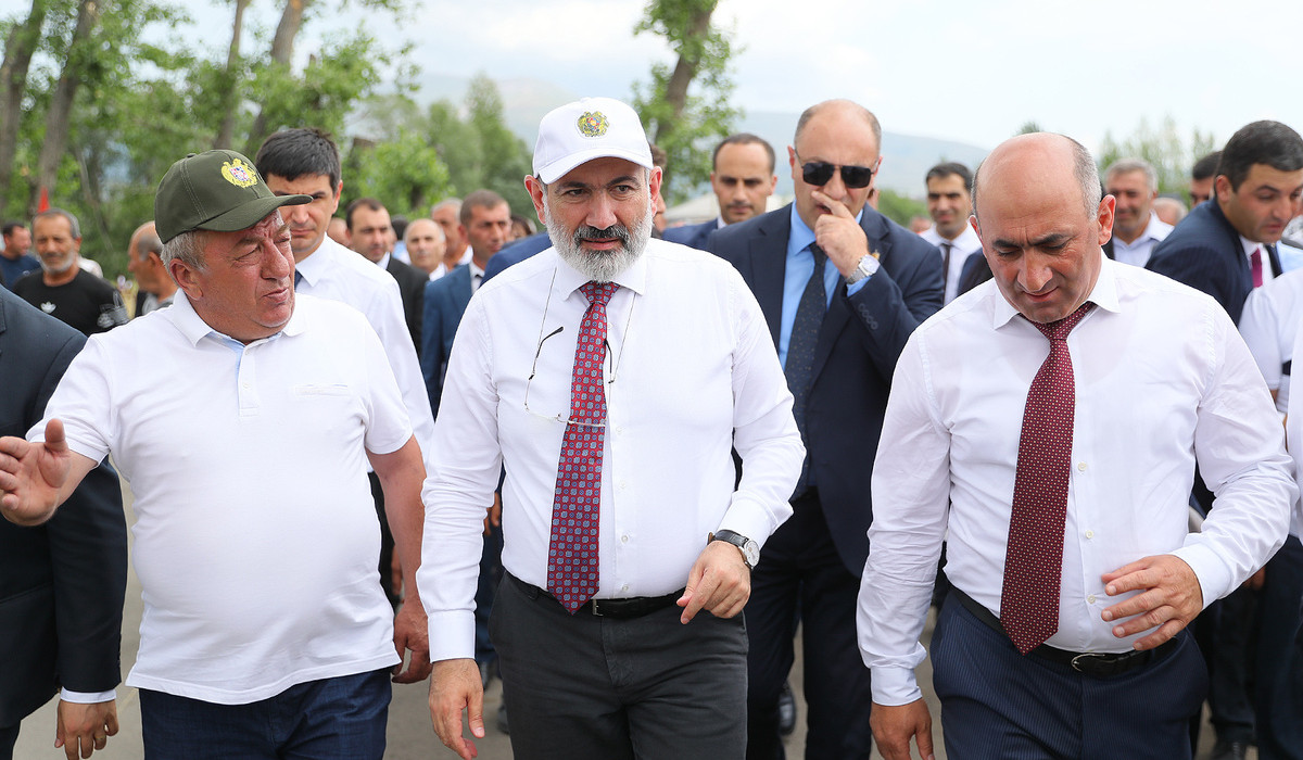 Արագածոտնի մարզում վարչապետը ծանոթացել է 2023-ին իրականացված աշխատանքներին և ընթացքի մեջ գտնվող ծրագրերի ընթացքին