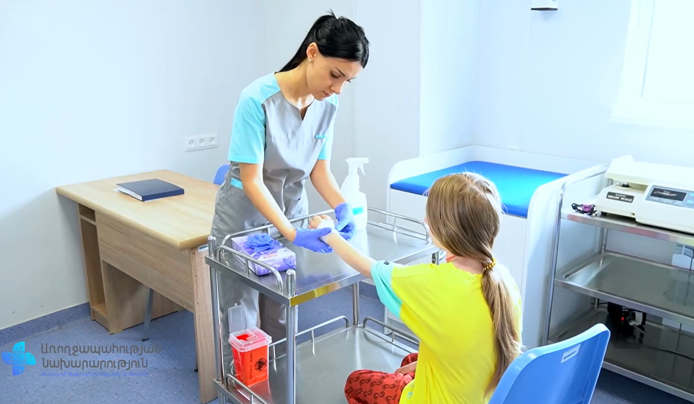 Հունիսի 1-ից բուժառուի հետ անմիջական շփում ունեցող բուժաշխատողները պետք է լինեն առանց արհեստական եղունգների և զարդերի. ԱՆ