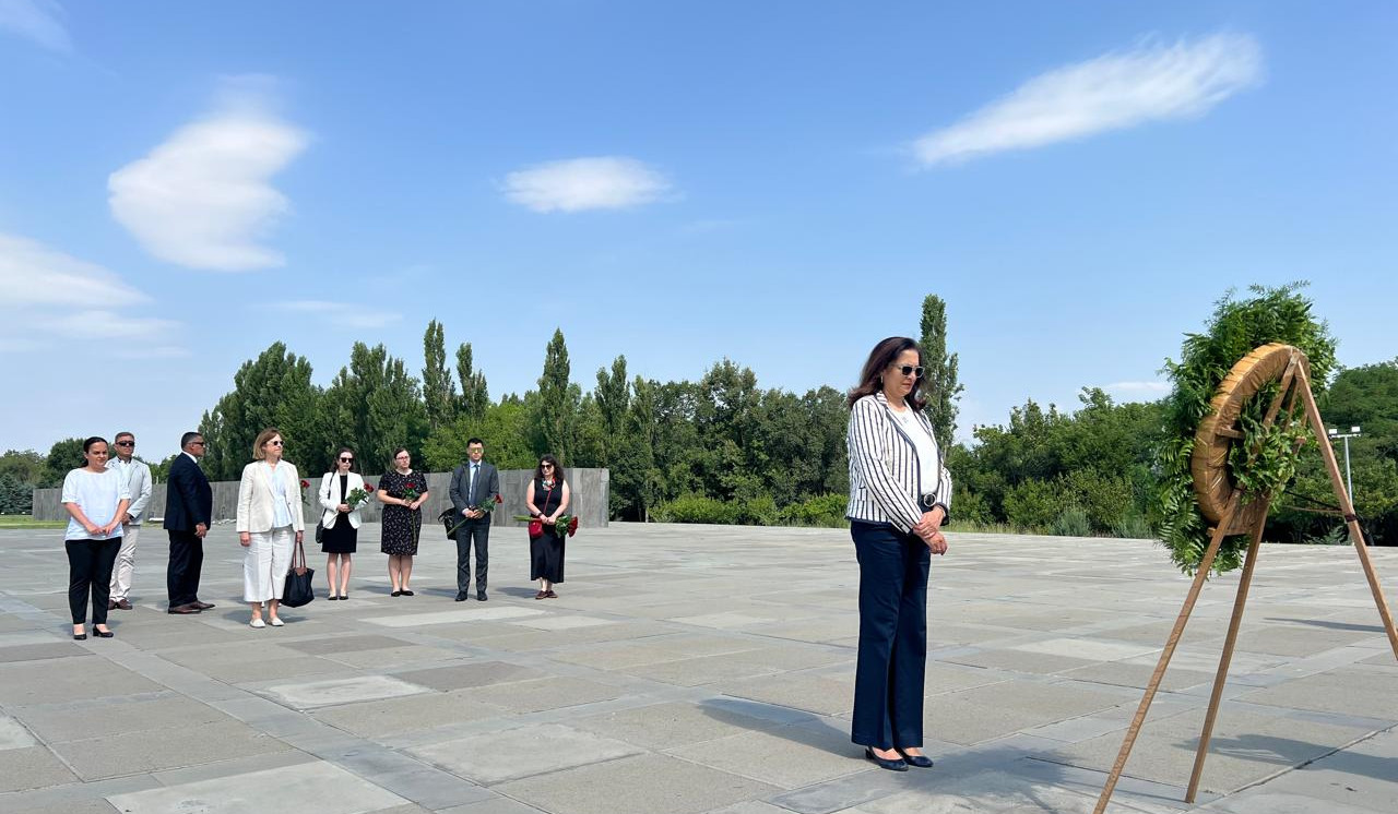 ԱՄՆ պետքարտուղարի տեղակալն այցելել է Հայոց ցեղասպանության հուշահամալիր