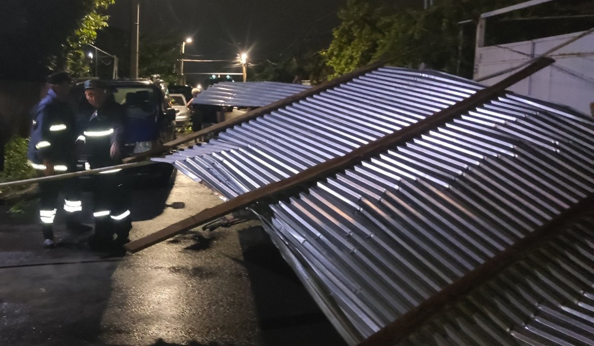 Նորագավիթում Երկաթե թիթեղը պոկվել և ընկել է գազատար խողովակի վրա