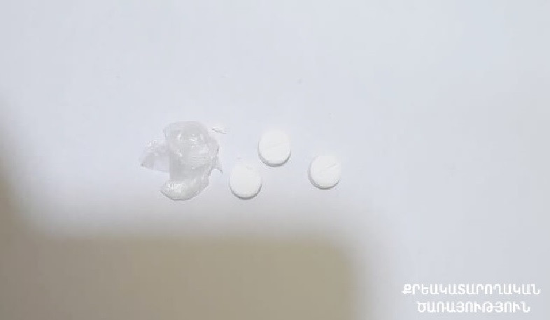 Հանձնուքից հայտնաբերվել են կասկածելի դեղահաբեր. «Նուբարաշեն» ՔԿՀ կալանավորին հանձնուք բերած անձը ձերբակալվել է