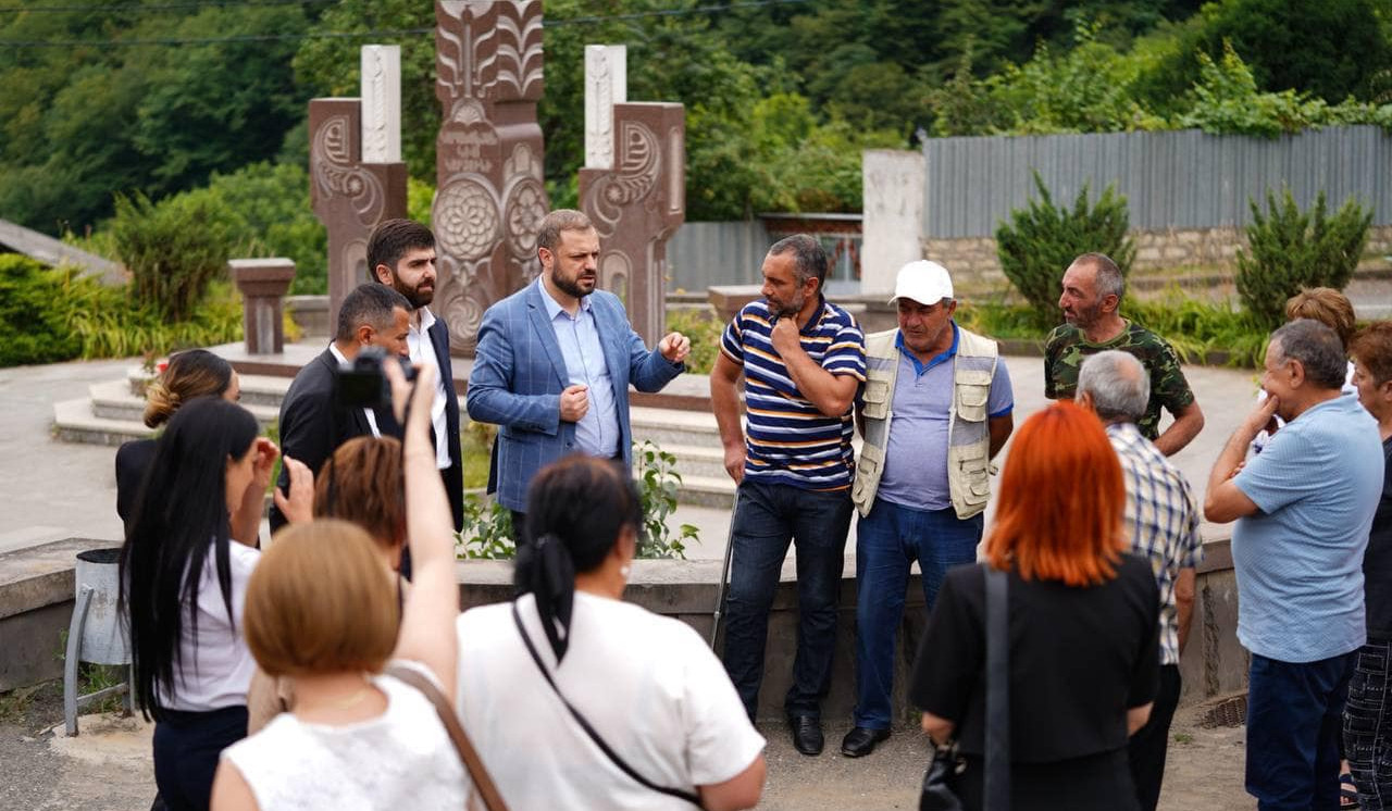 Գևորգ Պապոյանն այցելել է Սյունիքի մարզի մի շարք համայնքներ՝ տնտեսության ոլորտի խնդիրներին տեղում ծանոթանալու