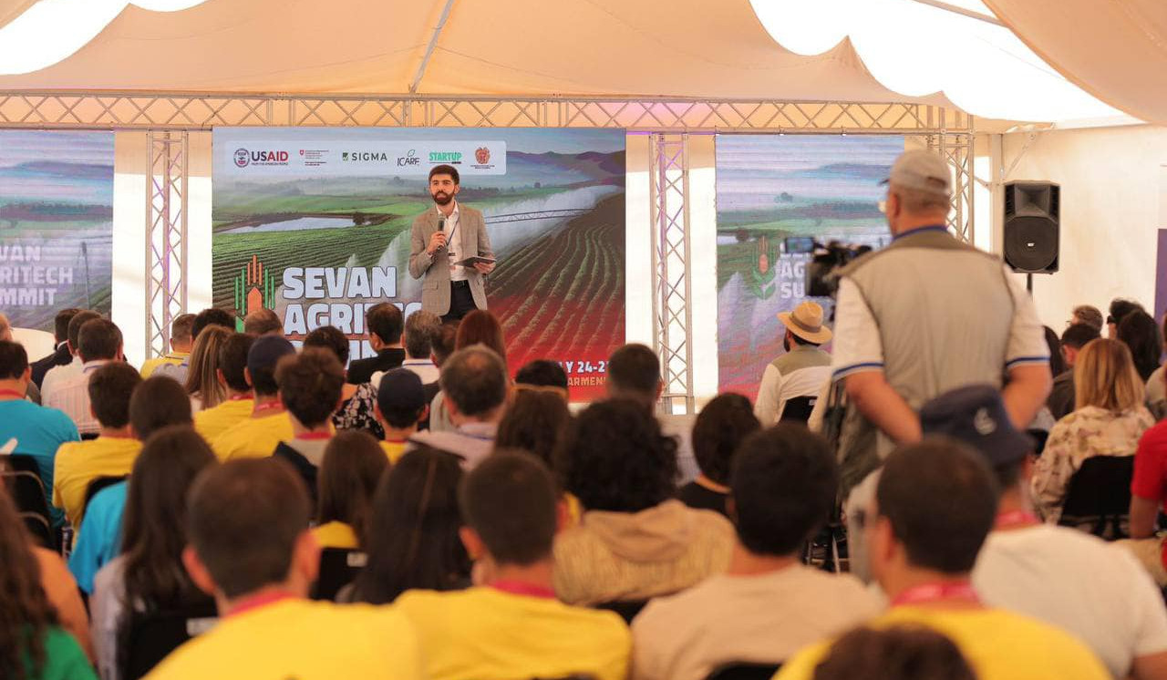 Գյուղատնտեսությամբ զբաղվողների խնդիրն է՝ ճիշտ օգտագործել տեխնոլոգիական գործիքները. էկոնոմիկայի նախարարի տեղակալը՝ Sevan Agritech Summit-ին