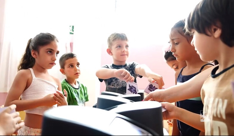 Մանկապարտեզների սաները սովորում են տեսակավորել թափոնները