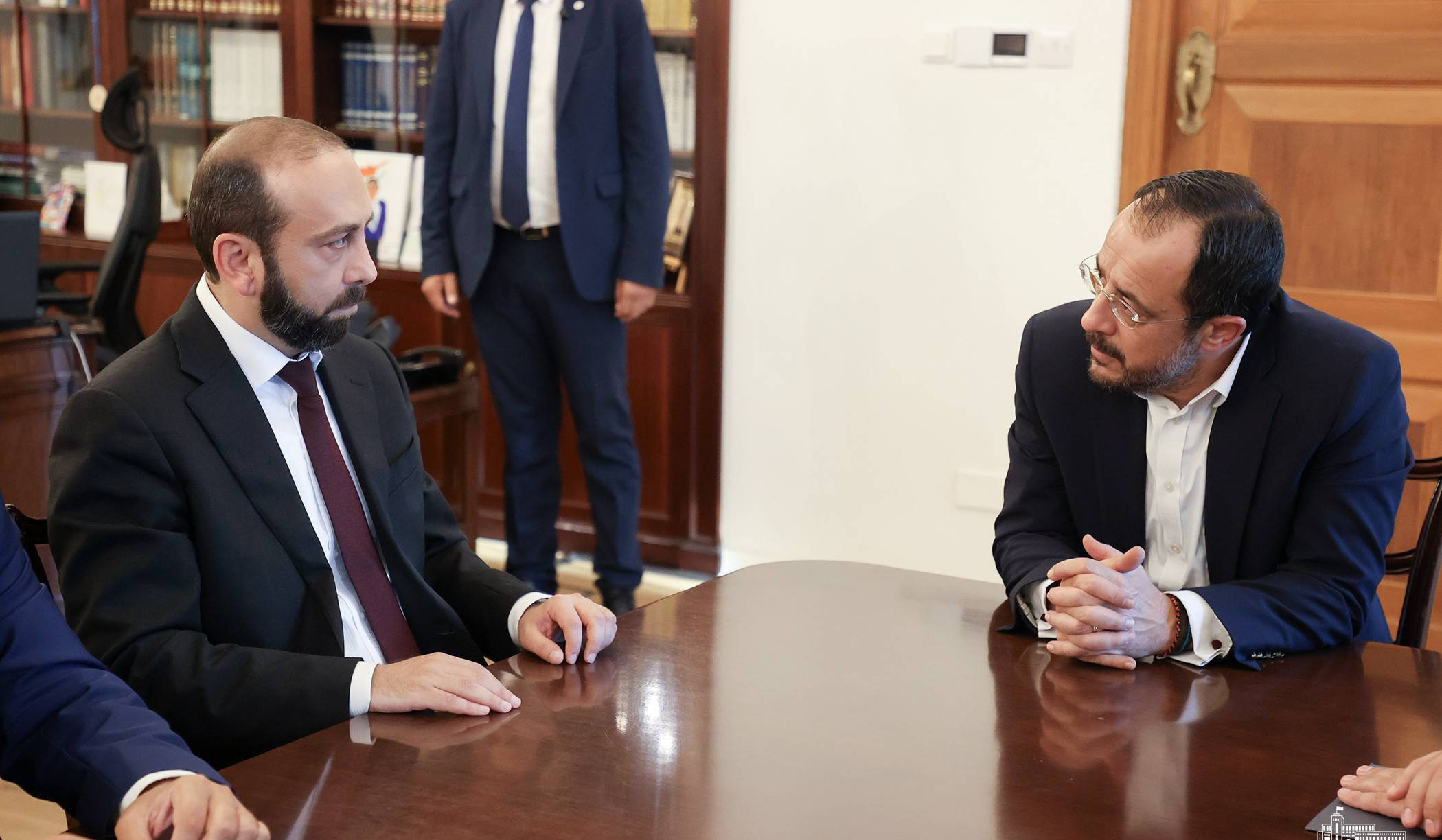 ER xarici işlər naziri və Kipr prezidenti regional məsələləri müzakirə ediblər