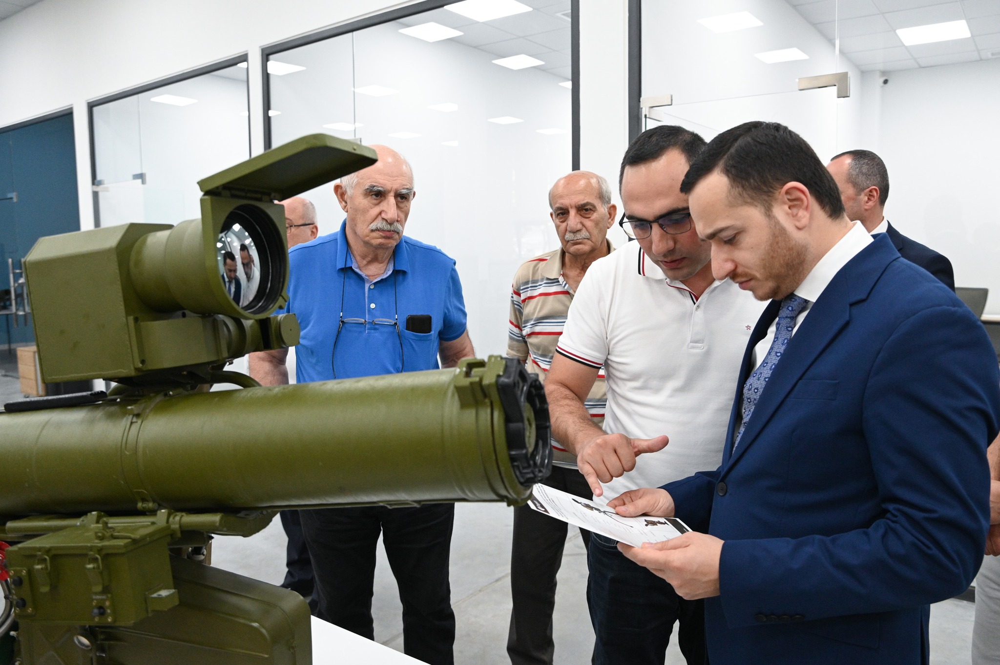 Mxitar Hayrapetyan hərbi və müdafiə texnikası istehsalı ilə məşğul olan “Aragats” şirkətində olub