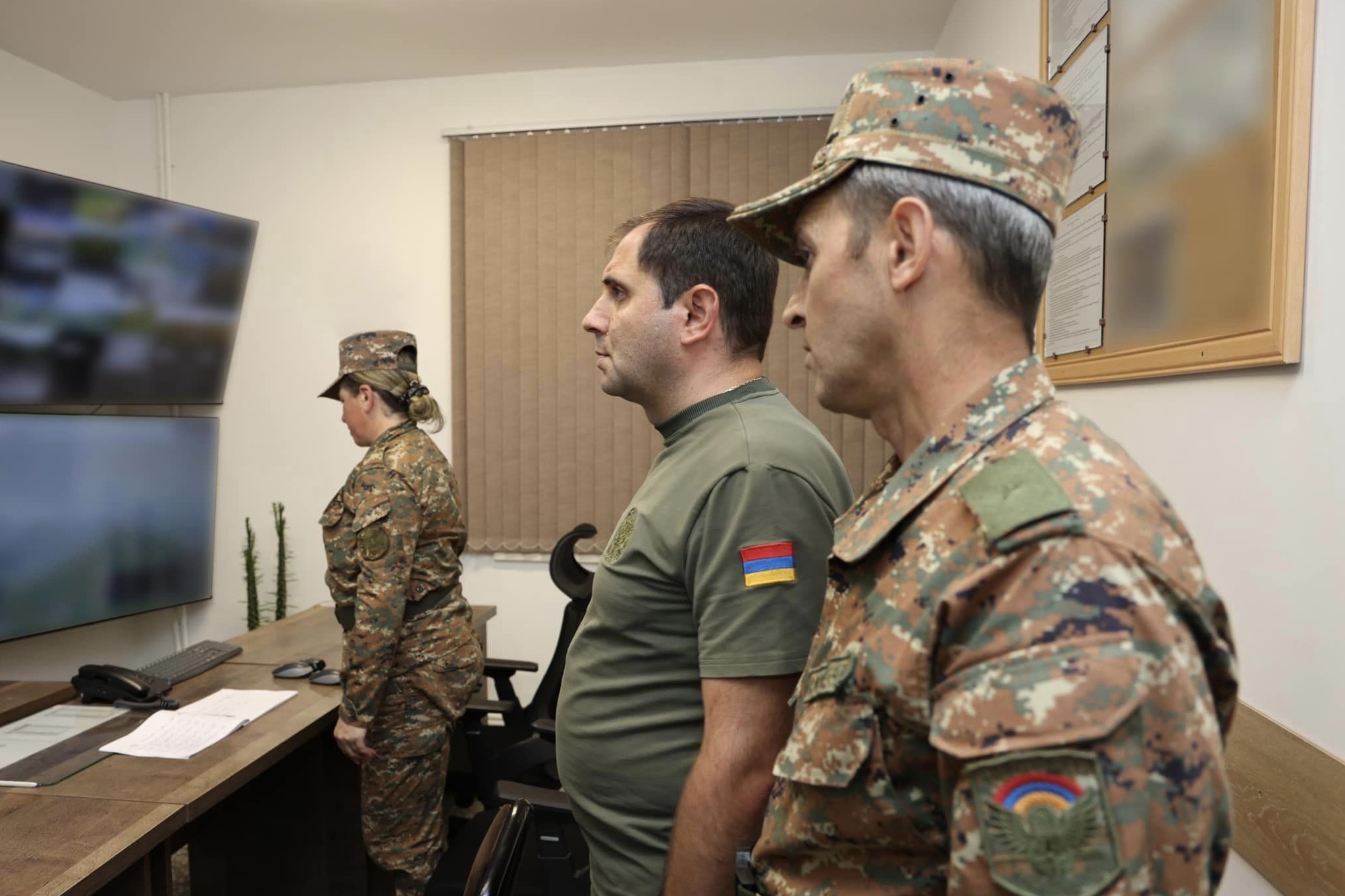 ER müdafiə naziri Suren Papikyan “N” saylı hərbi hissəsində olub