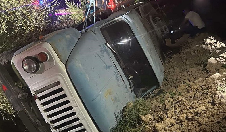 Տափերական-Նոր Կյանք ճանապարհին բեռնատարը դուրս է եկել երթևեկելի գոտուց և հայտնվել չգործող ջրատարում