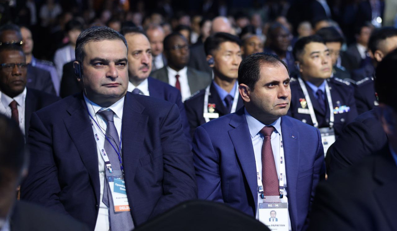 Müdafiə naziri Koreyada işgüzar səfərdədir